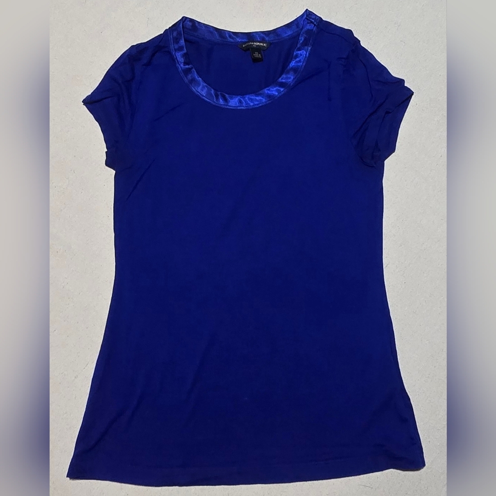 Banana Republic Womens Blue Short Sleeve XS Shirt Super Soft Satin Collar